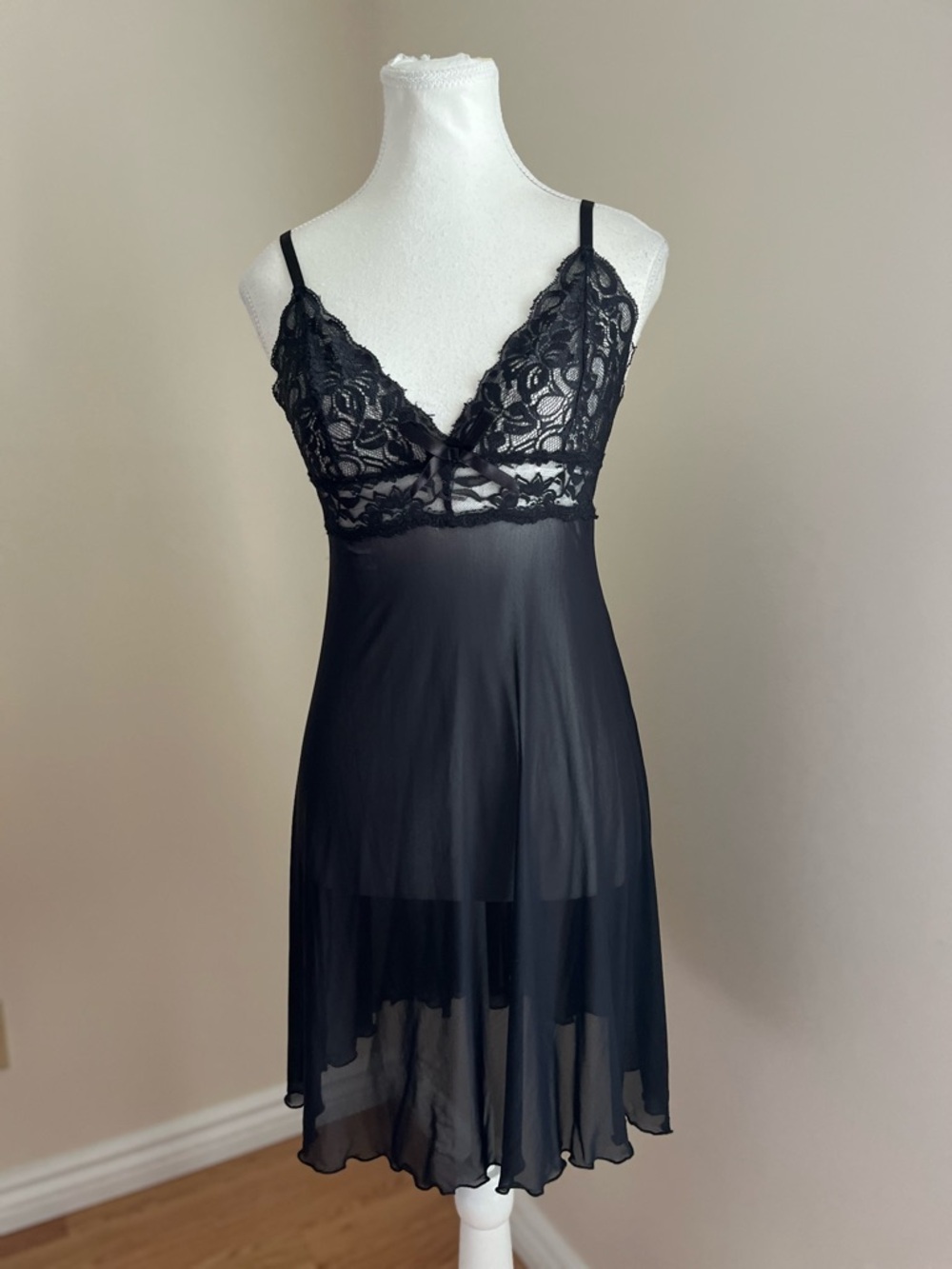La Vie En Rose Black Lace Chemise with Sheer Skirt - Picture 2 of 8